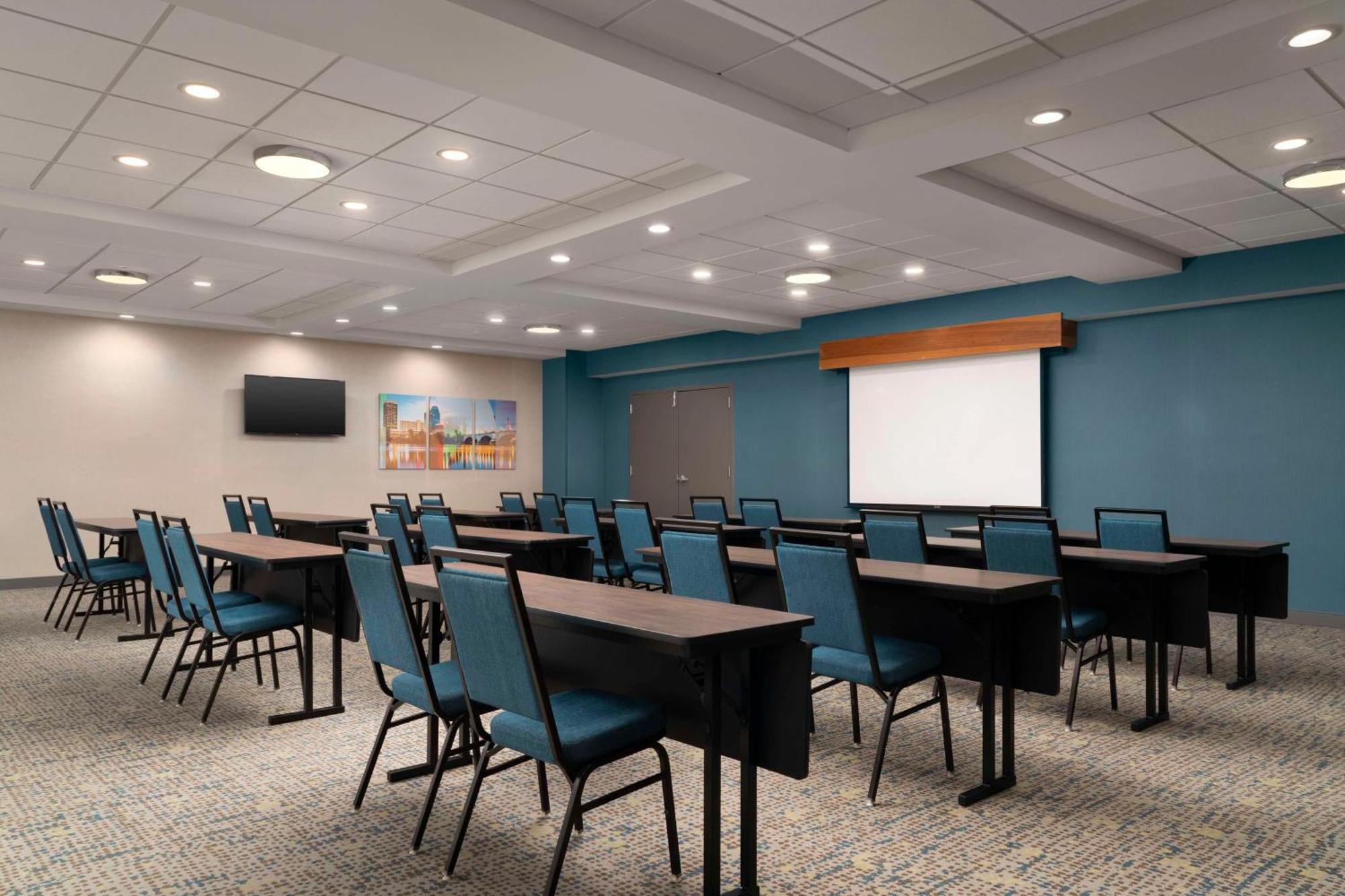 Hampton Inn Chicopee - Springfield Exterior photo