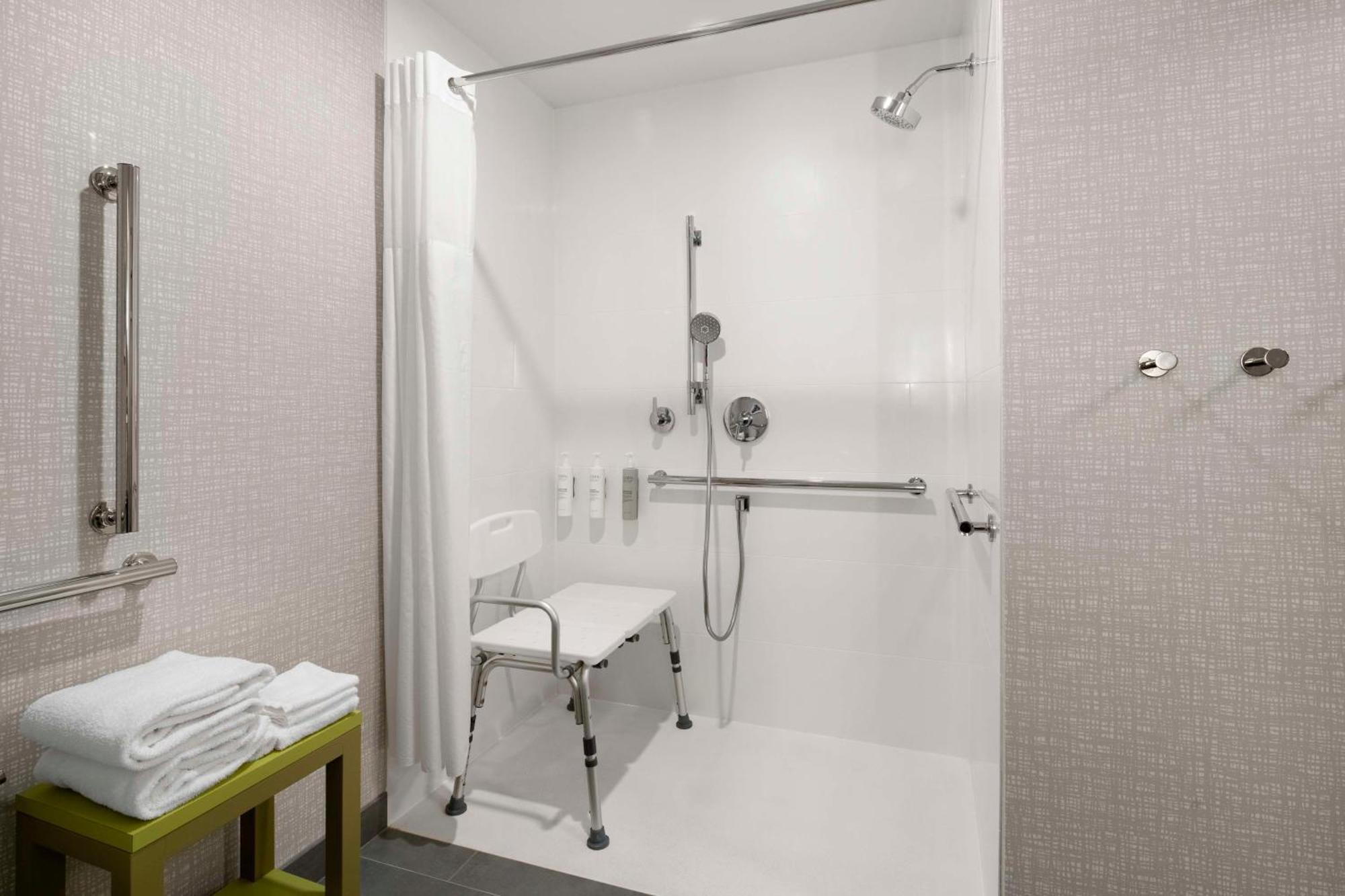 Hampton Inn Chicopee - Springfield Exterior photo