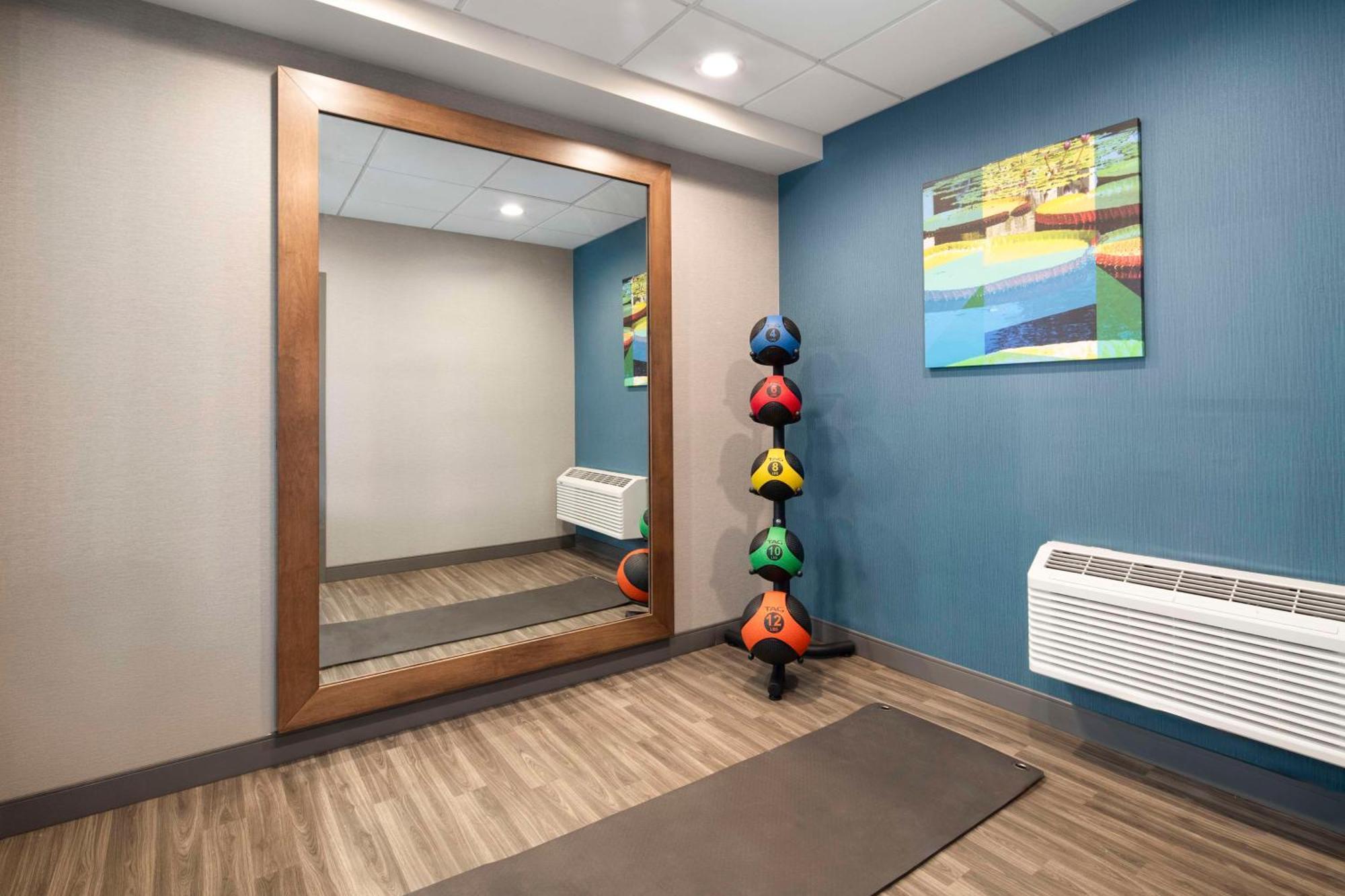 Hampton Inn Chicopee - Springfield Exterior photo