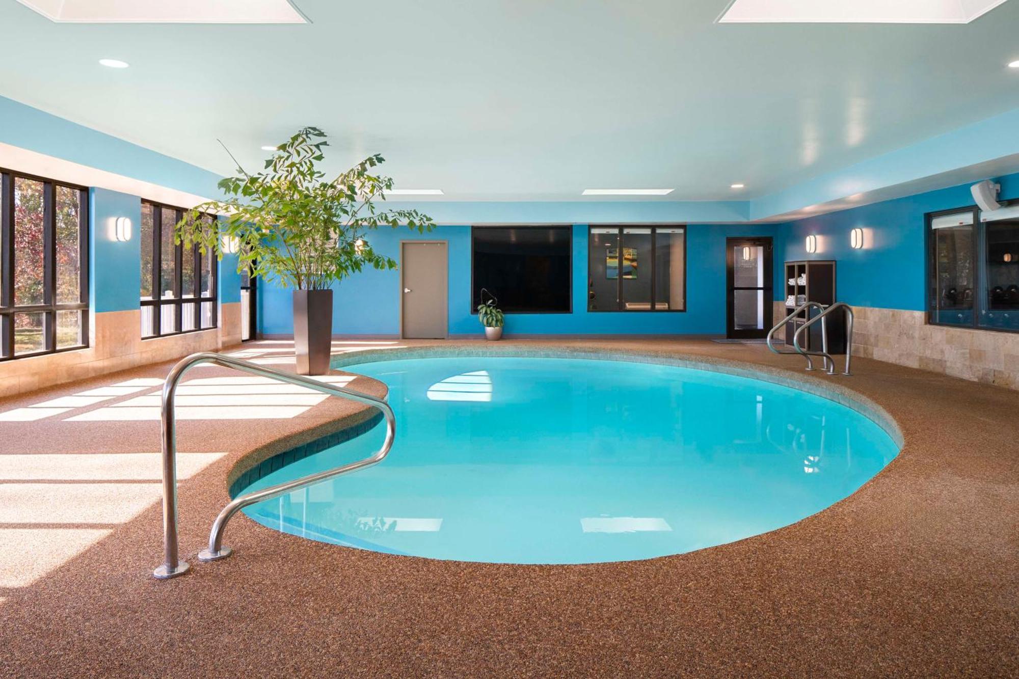 Hampton Inn Chicopee - Springfield Exterior photo