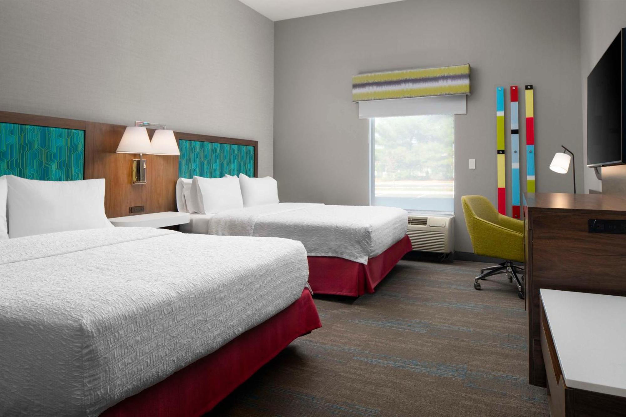 Hampton Inn Chicopee - Springfield Exterior photo