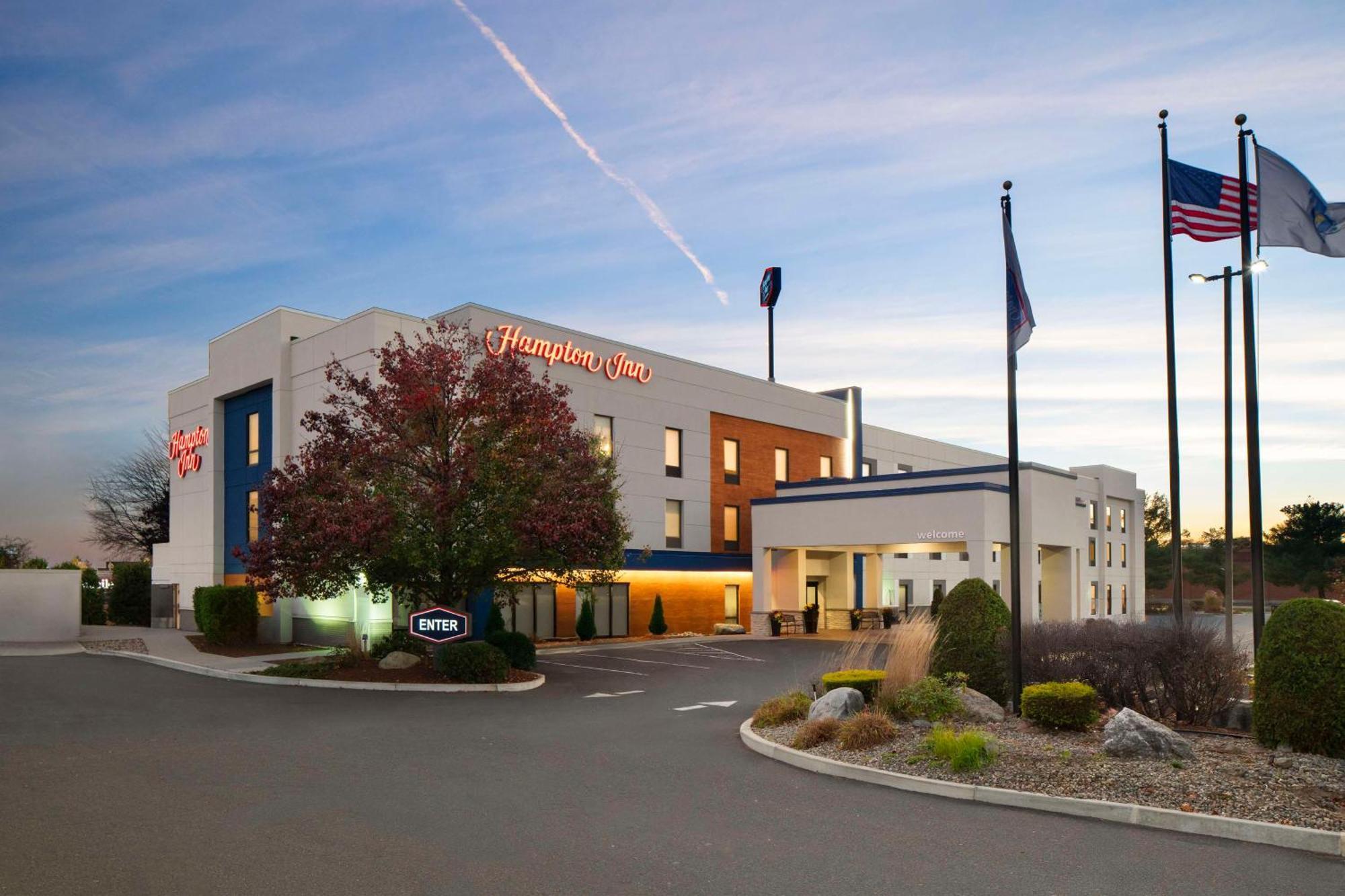 Hampton Inn Chicopee - Springfield Exterior photo