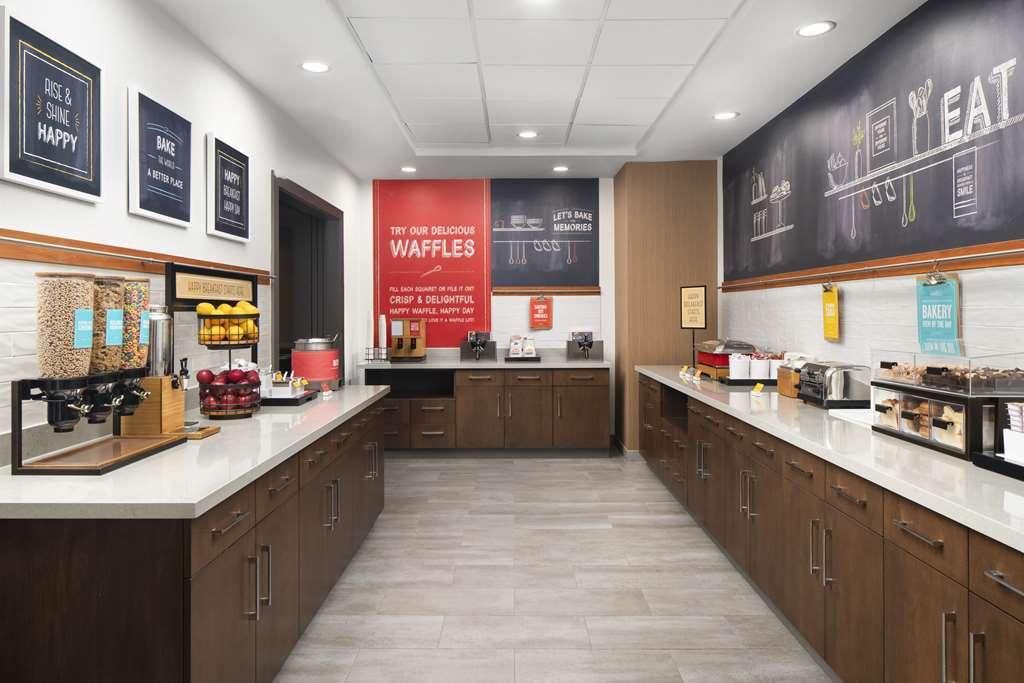 Hampton Inn Chicopee - Springfield Restaurant photo