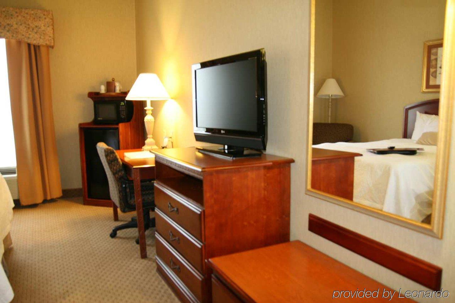Hampton Inn Chicopee - Springfield Exterior photo