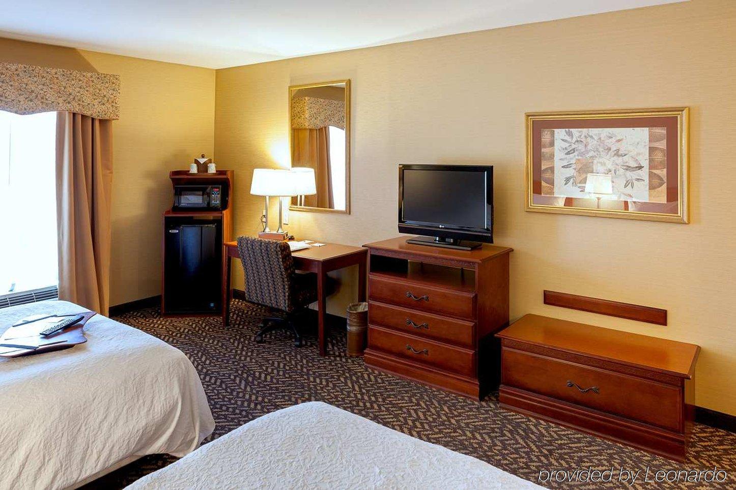 Hampton Inn Chicopee - Springfield Exterior photo