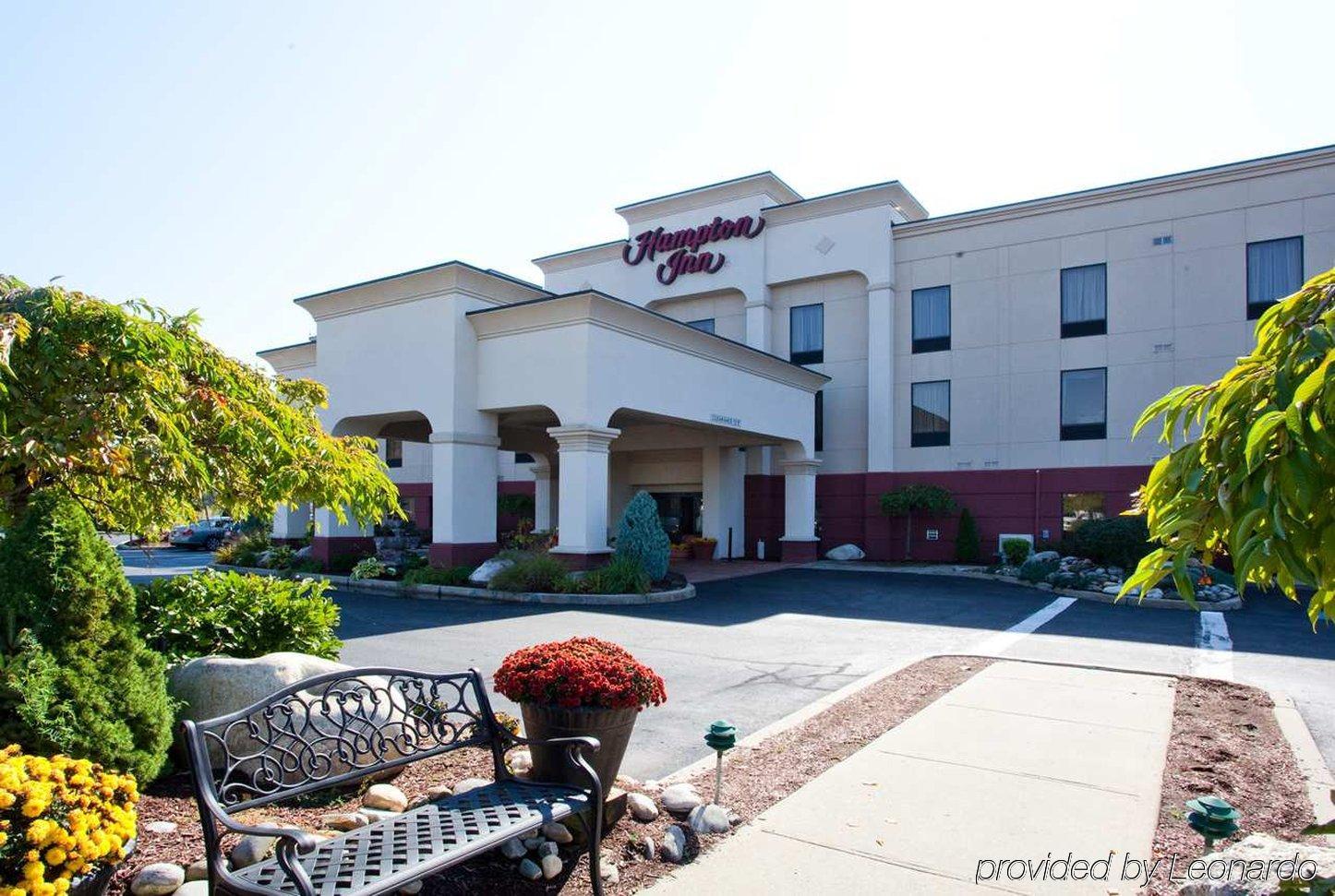 Hampton Inn Chicopee - Springfield Exterior photo