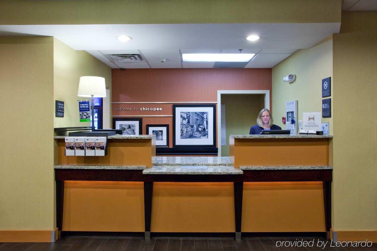Hampton Inn Chicopee - Springfield Exterior photo