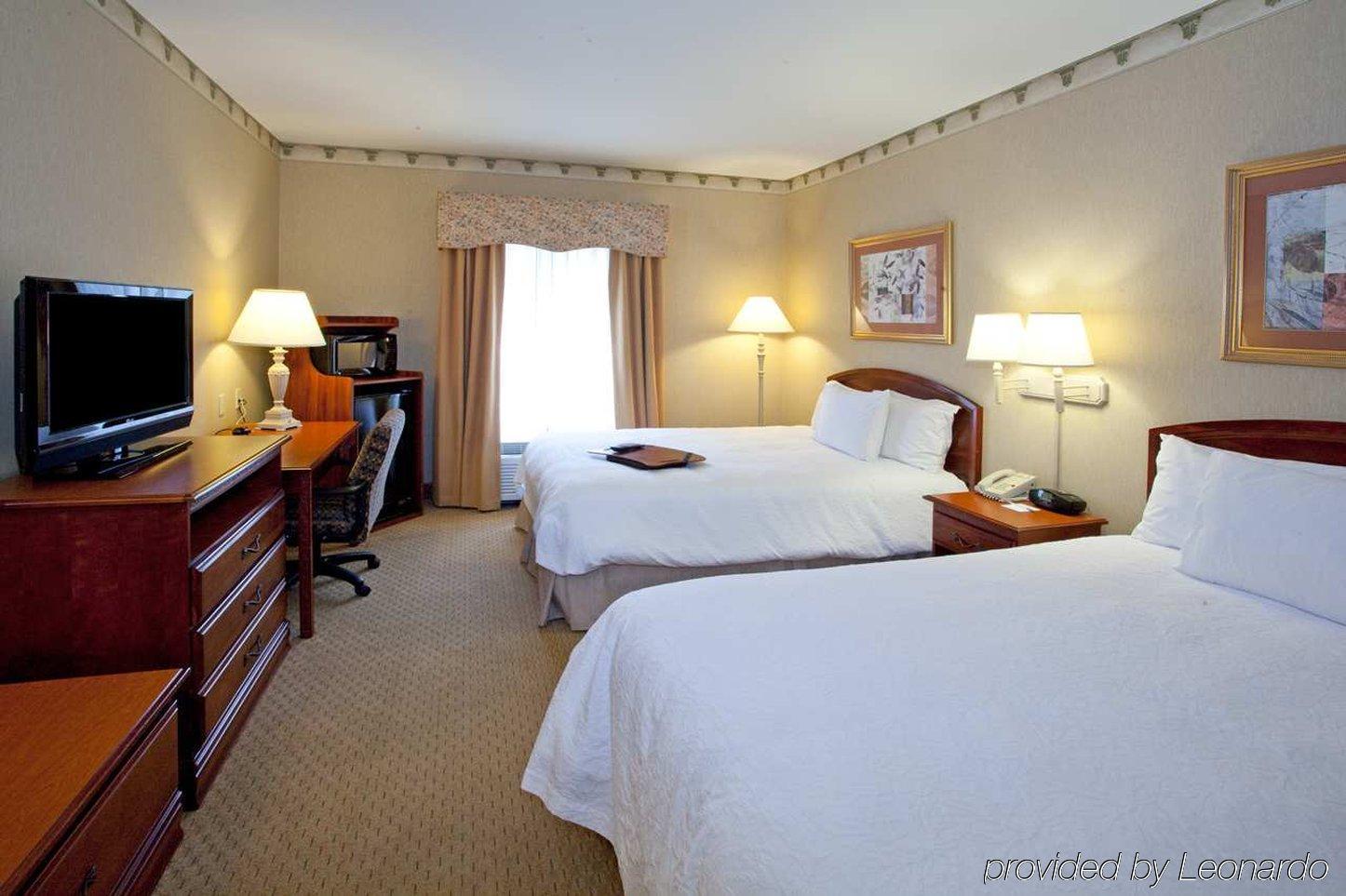 Hampton Inn Chicopee - Springfield Exterior photo