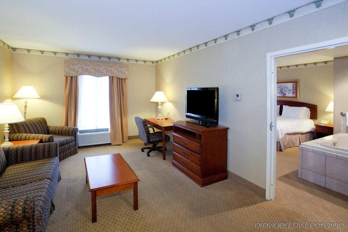 Hampton Inn Chicopee - Springfield Exterior photo