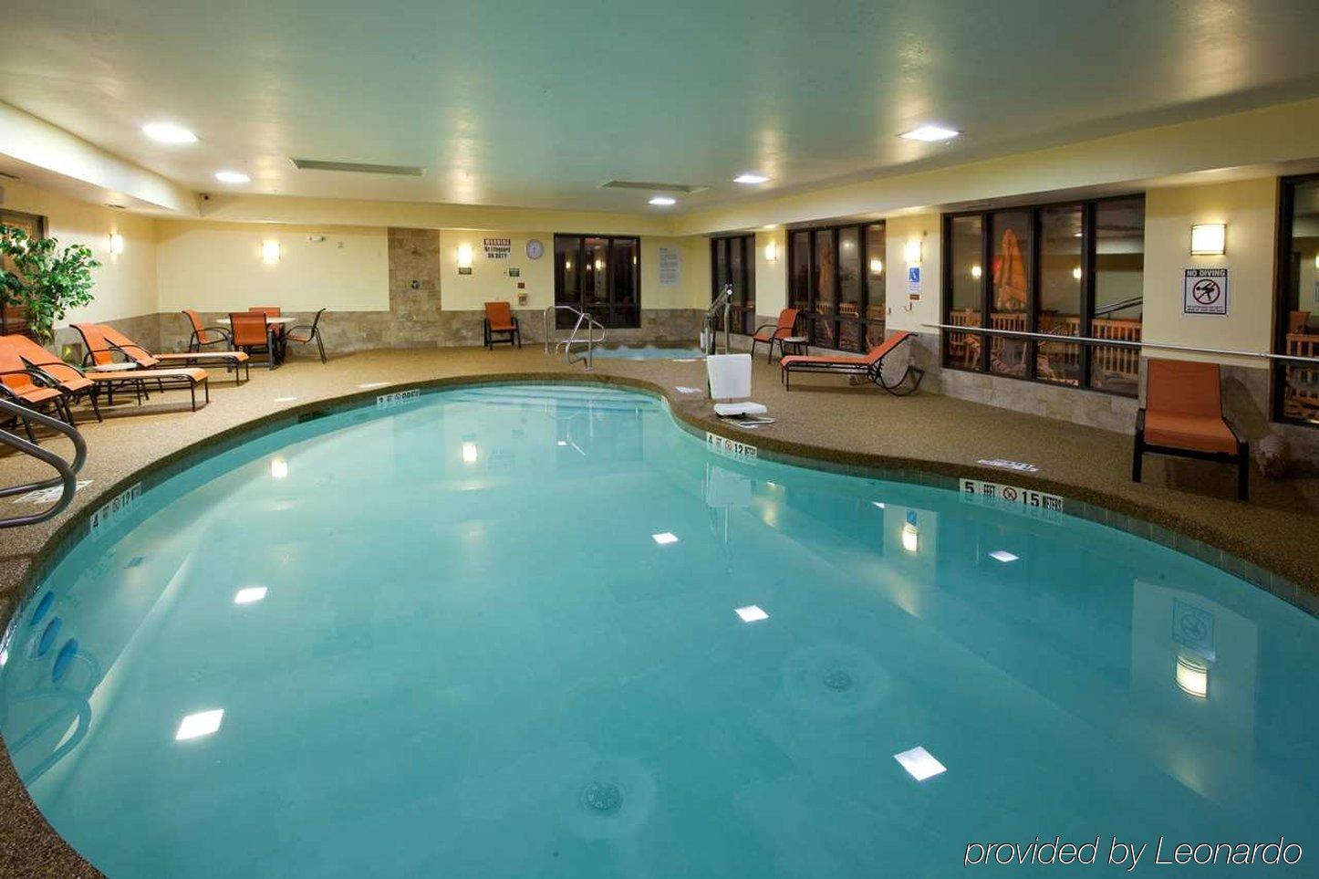 Hampton Inn Chicopee - Springfield Exterior photo